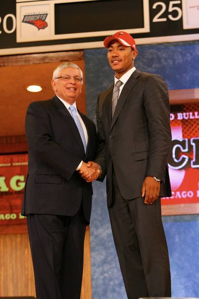 2008: Derrick Rose è la scelta di Chicago con la prima chiamata assoluta(NBA)